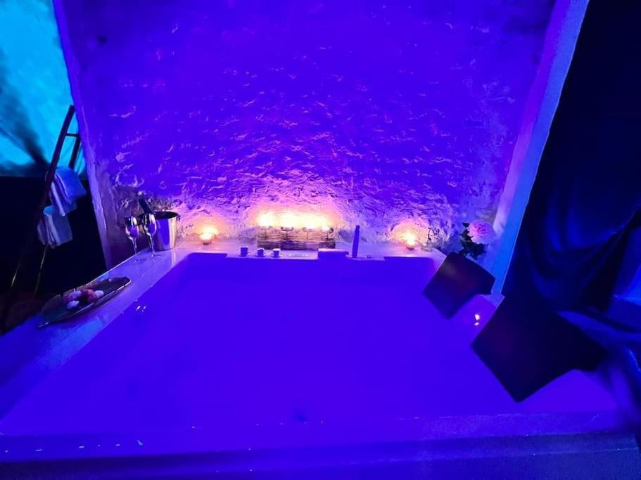 Suite Romance - Jacuzzi Moret-sur-Loing Eksteriør billede