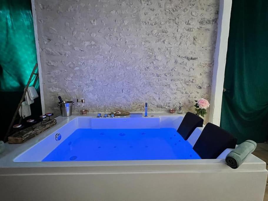 Suite Romance - Jacuzzi Moret-sur-Loing Eksteriør billede