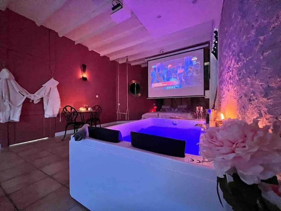 Suite Romance - Jacuzzi Moret-sur-Loing Eksteriør billede