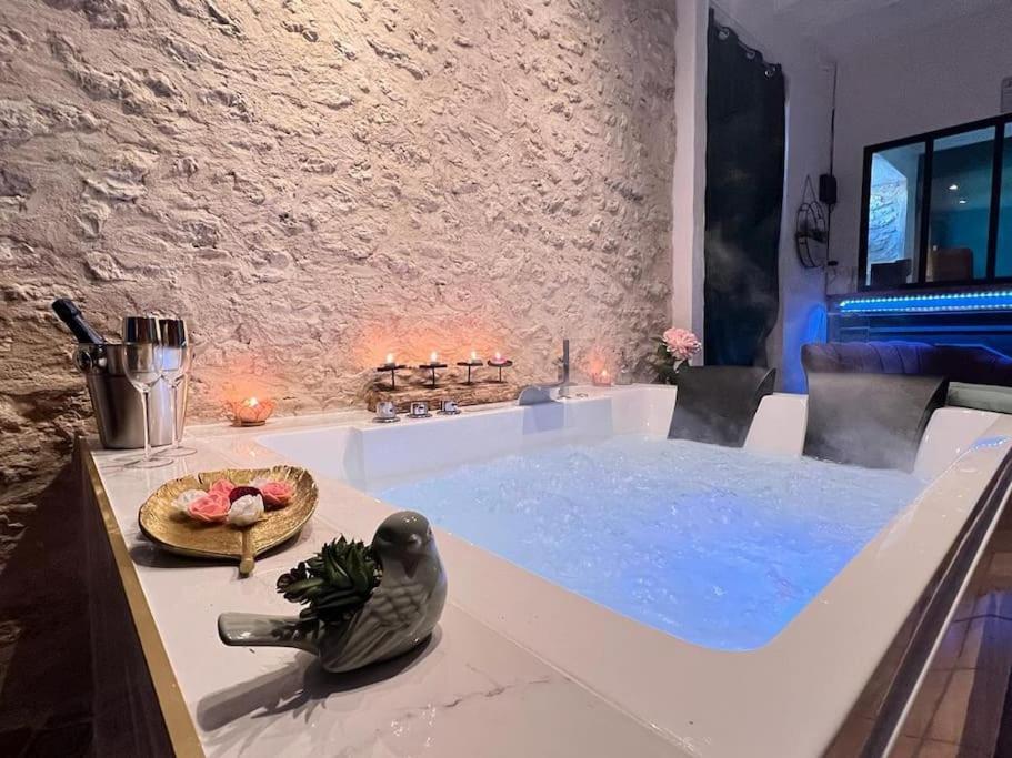 Suite Romance - Jacuzzi Moret-sur-Loing Eksteriør billede
