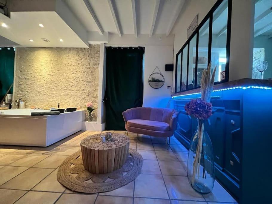 Suite Romance - Jacuzzi Moret-sur-Loing Eksteriør billede