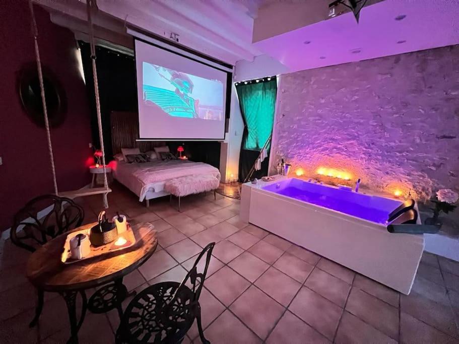 Suite Romance - Jacuzzi Moret-sur-Loing Eksteriør billede
