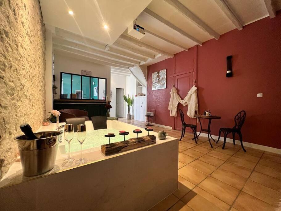 Suite Romance - Jacuzzi Moret-sur-Loing Eksteriør billede
