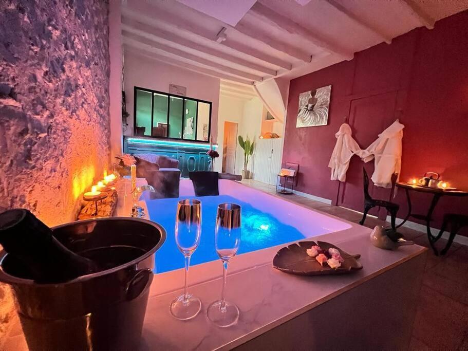 Suite Romance - Jacuzzi Moret-sur-Loing Eksteriør billede